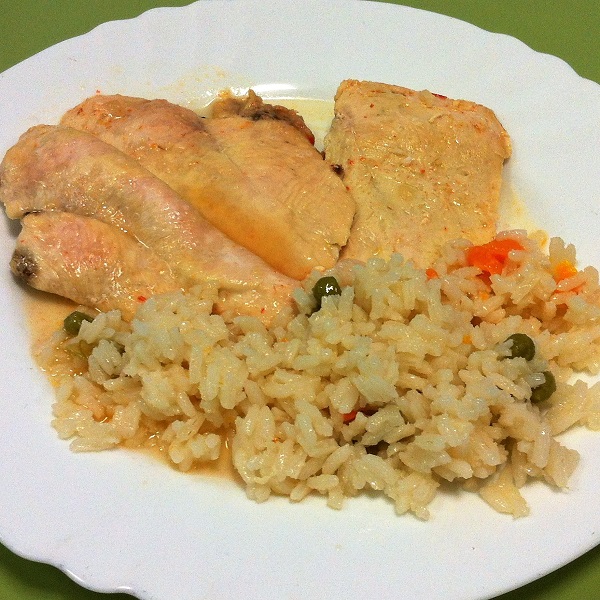 Pechuga de pollo con arroz y verduras de niño de primaria del Ceip Curros Enriquez